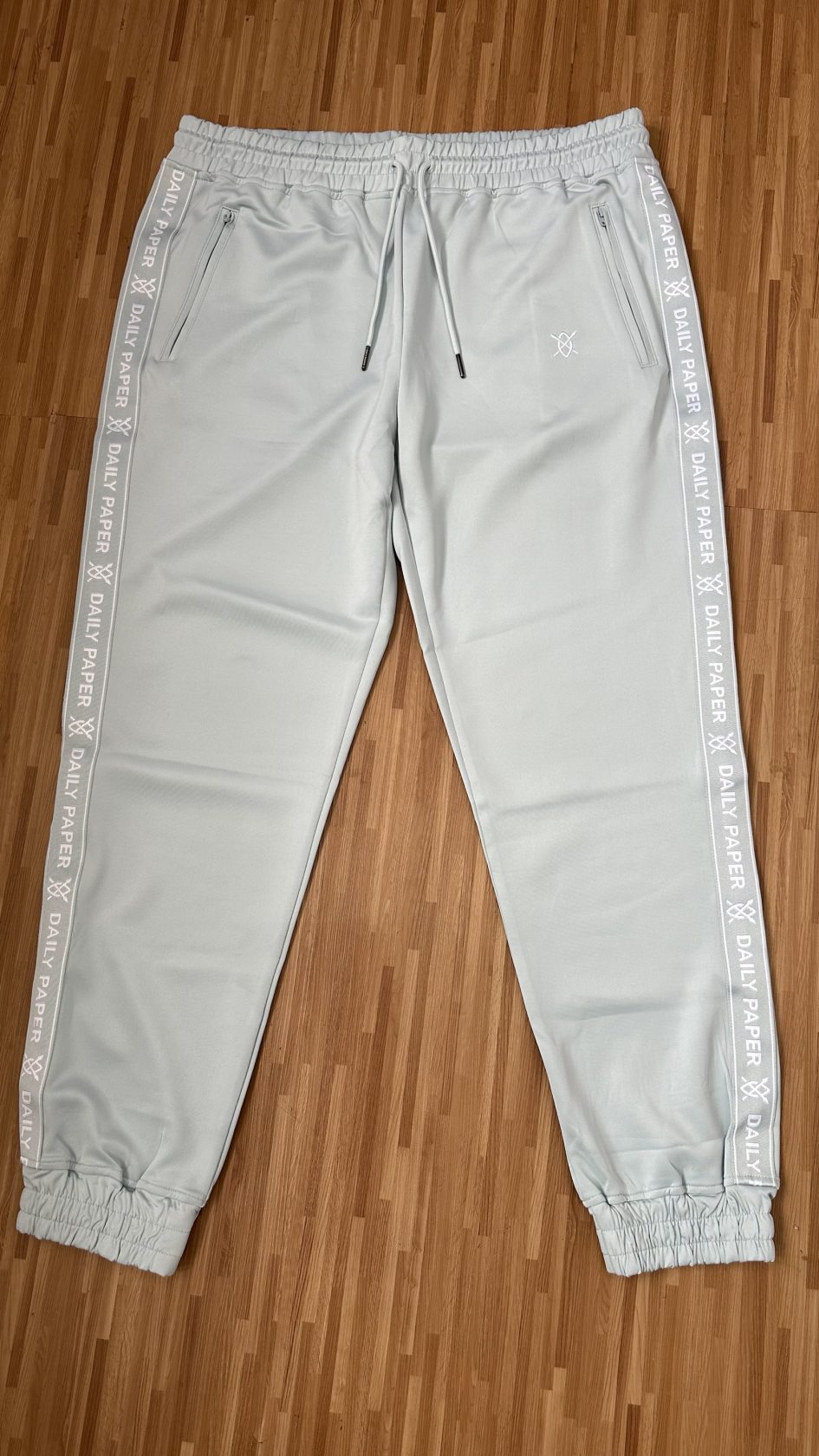 DAILY PAPER CLOUD BLUE TONAL ETAPE LOGO TRACKPANTS