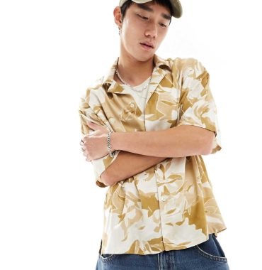 ORDER DETAILS
Viggo vitrail printed short sleeve shirt in beige multi