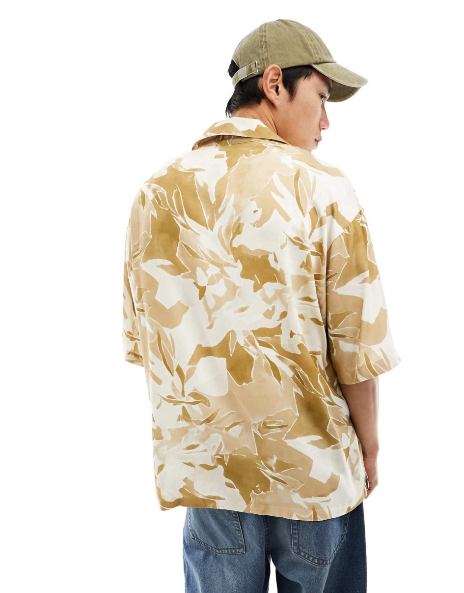ORDER DETAILS
Viggo vitrail printed short sleeve shirt in beige multi