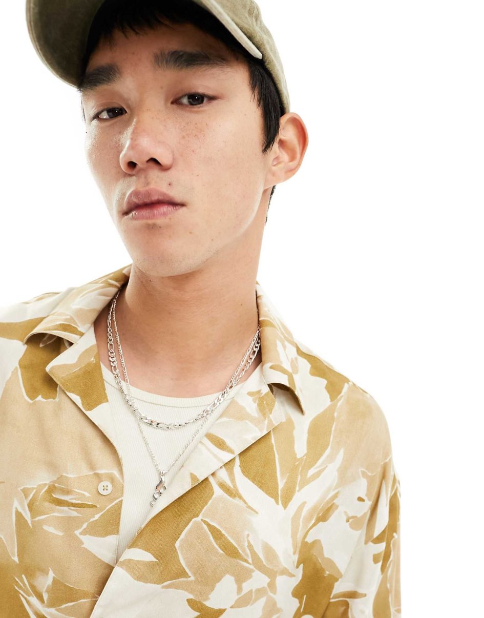 ORDER DETAILS
Viggo vitrail printed short sleeve shirt in beige multi