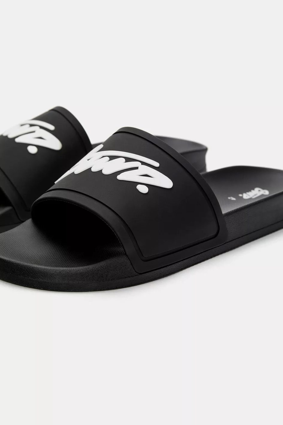 PULL&BEAR STWD SLIDER IN BLACK