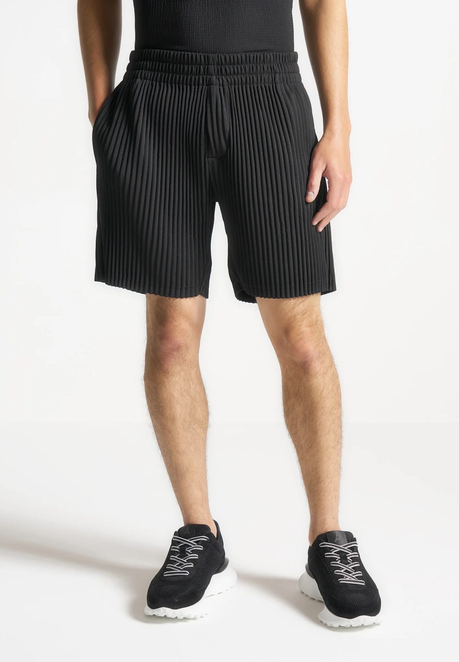 Manière De Voir Pleated Shorts - Black