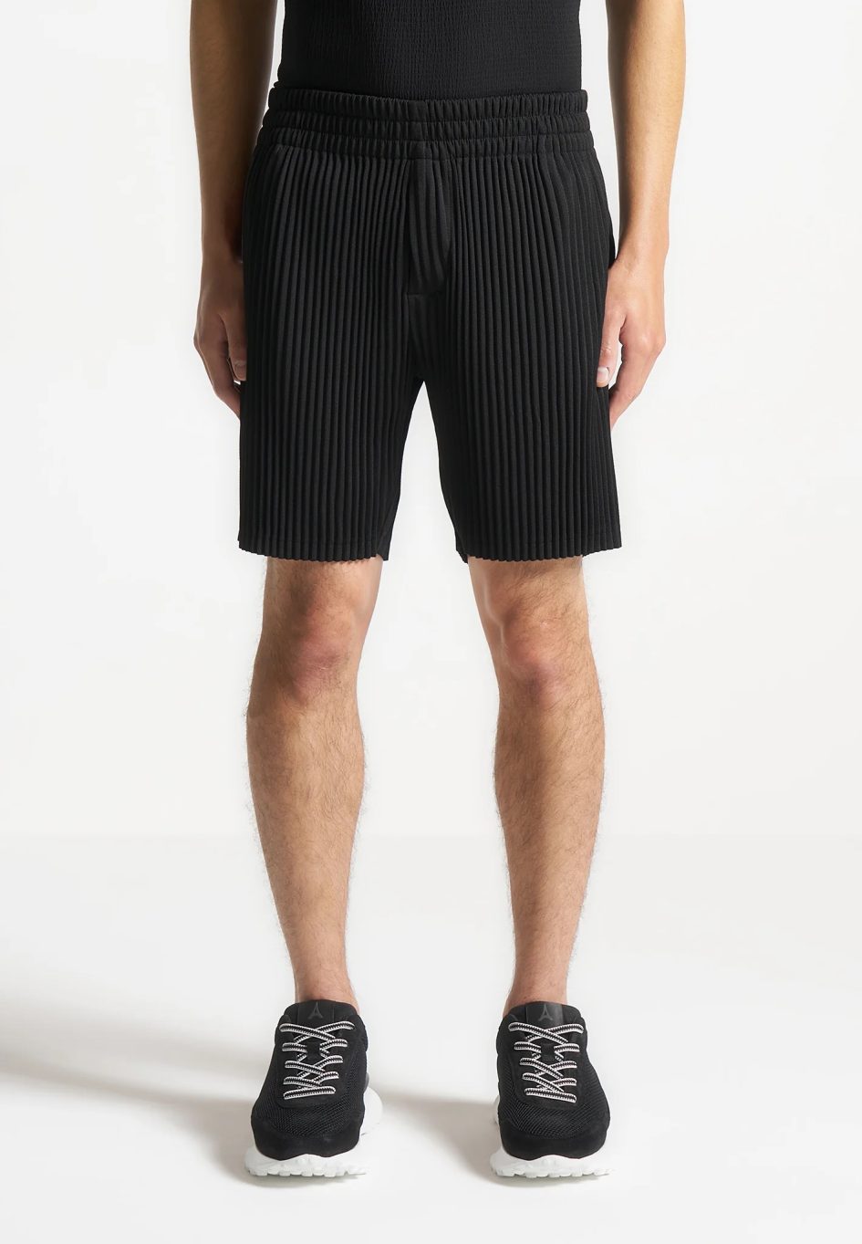 Manière De Voir Pleated Shorts - Black