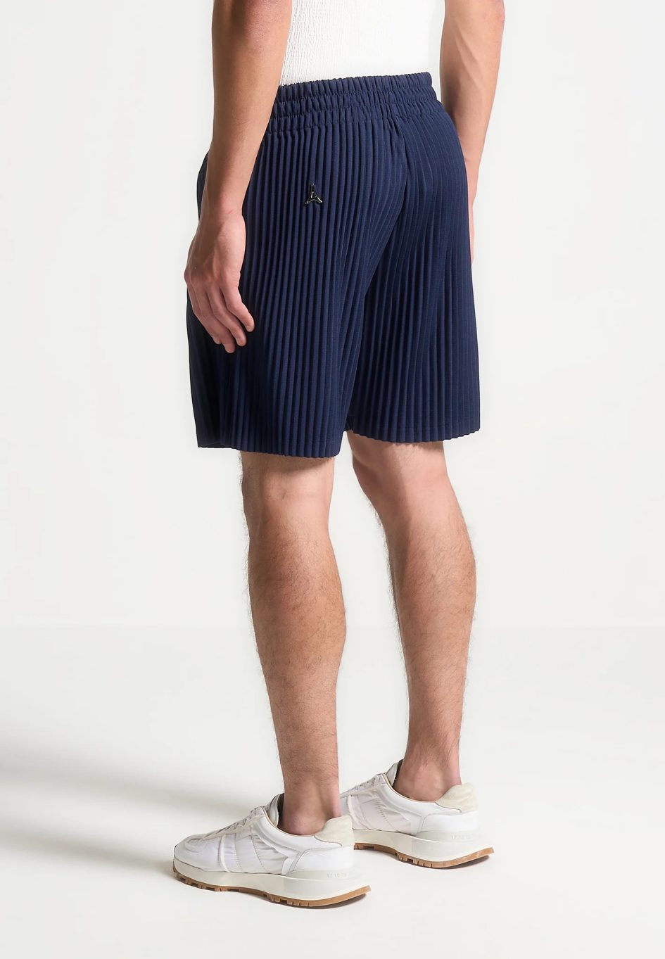Manière De Voir Pleated Shorts - Navy