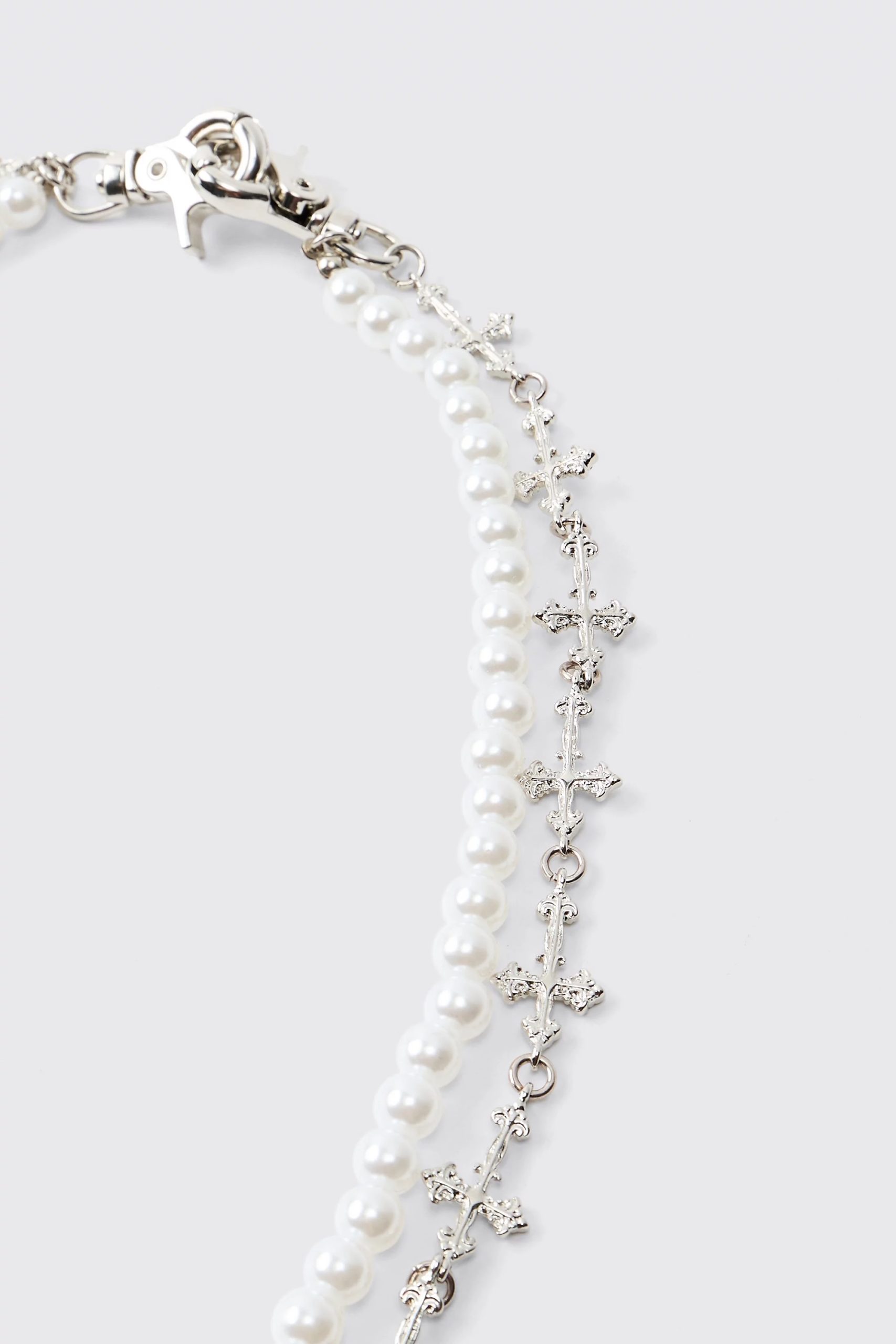 Boohooman Layered cross jeans chain