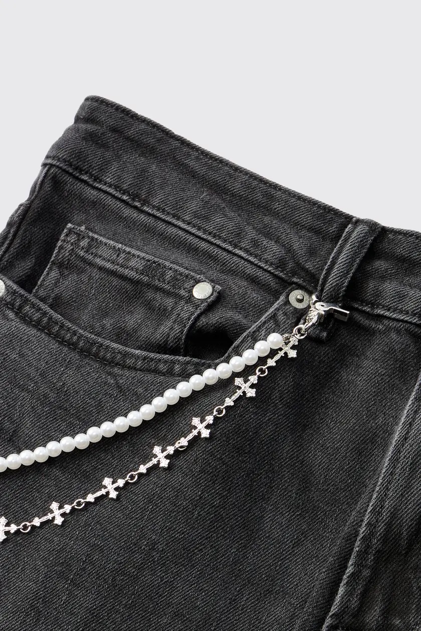 Boohooman Layered cross jeans chain